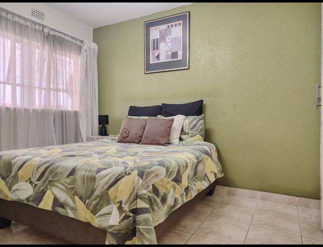 2 BEDROOM APARTMENT FOR SALE IN HALFWAY HOUSE